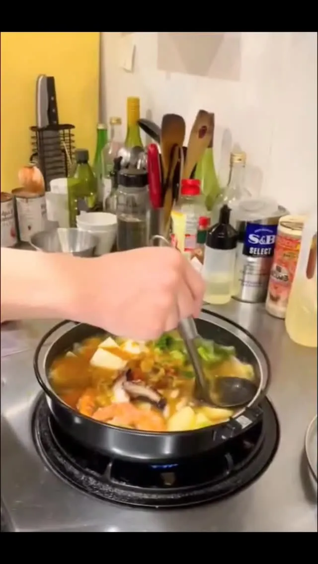 人気のバターチキンカレーを鍋にアレンジ！！